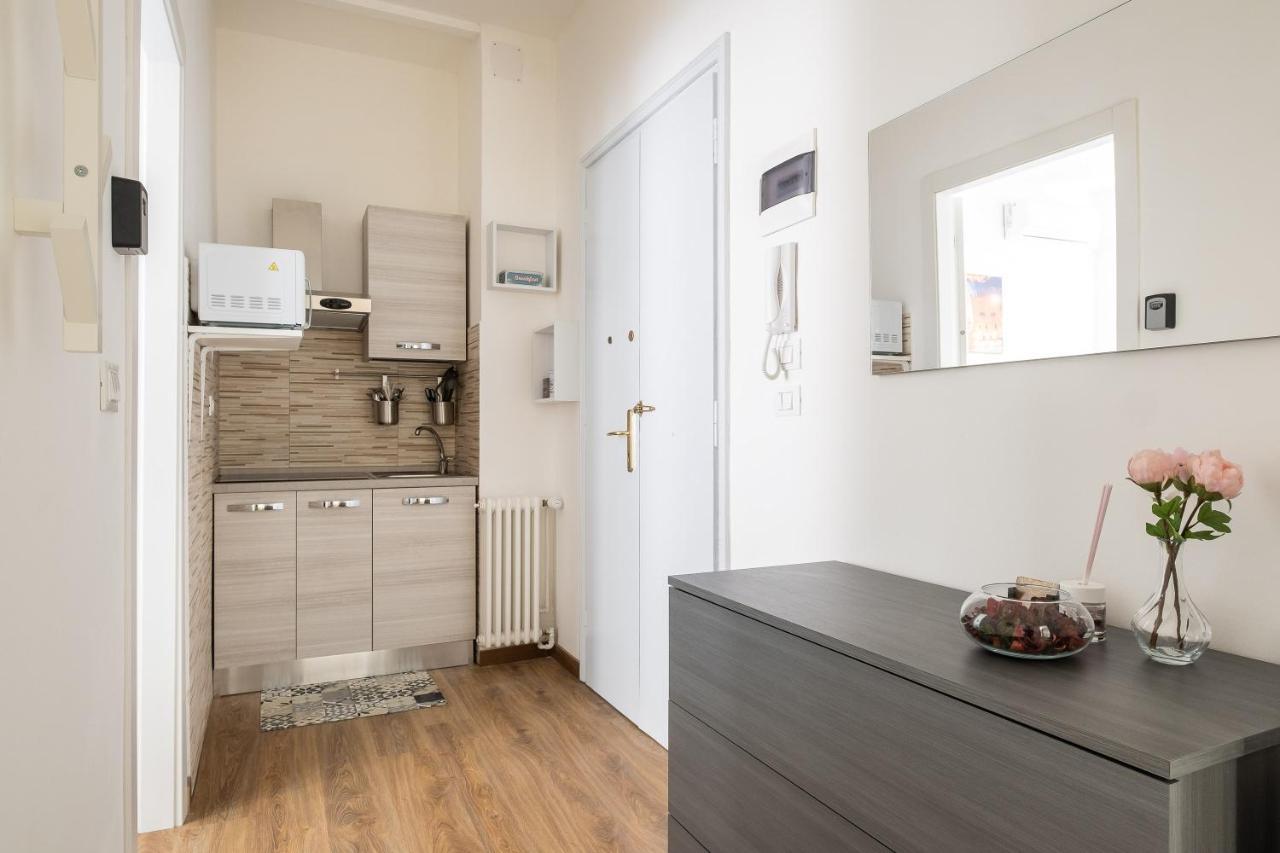 Studio 24 - Holiday & Business Apartment ボローニャ エクステリア 写真